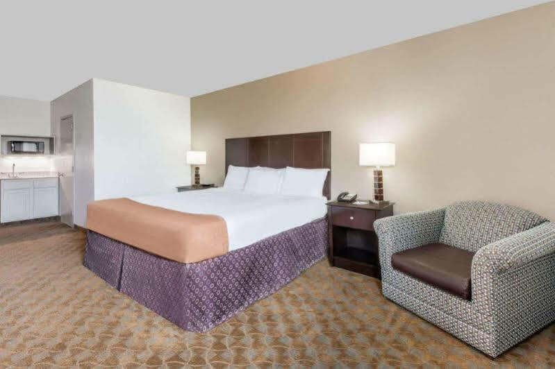 Surestay Plus Hotel By Best Western Lubbock Medical Center Exterior foto